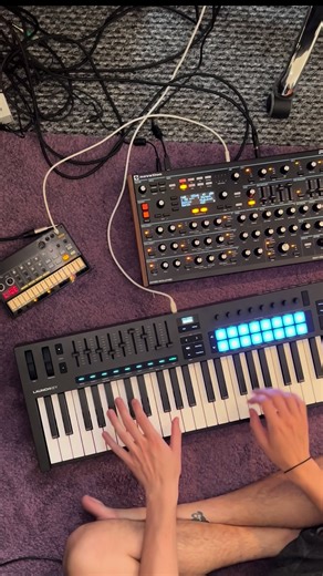 Volca beats going into the ext input on the novation peak, affecting the VCA. Novation peak is controlled by the launchkey #ambient #sounddesign #synthesizer #novationpeak #volcabeats