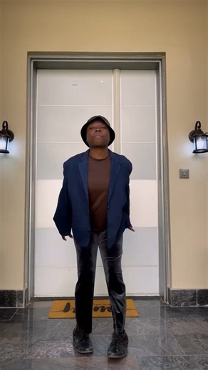 Janet Offei 🇬🇭🇳🇬 on Instagram: "📍ABUJA - NIGERIA 🏡🏠🏡 Fully Furnished and Serviced Apartments in a very peaceful, serene and secured area of Abuja. Airport PickUp & DropOff | WiFi | DSTV | House Keeping | Security | 24/7 Light | Washing Machine & Dryer | City Tour and More 📸📸 Available for SHORT & LONG STAY For infos & Bookings; 📱 +234 913 577 7770 or DM @davista_homes"