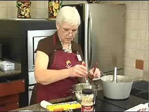 Desserts: Sticky Sweet Peanut Brittle