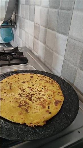 Crispy homemade Aloo Paratha with butter | Easy Indian breakfast recipe 😋🥔