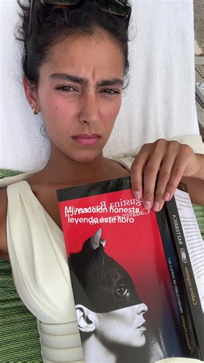 Arantza Goett (@arantzagoett)’s video of Reading Books