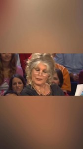 🇫🇷 Alain Delon et Brigitte Bardot chez Fogiel, c’était comme donner de la confiture aux cochons. Mais quel bonheur pour les téléspectateurs… @à la une | Sébastien Jallamion