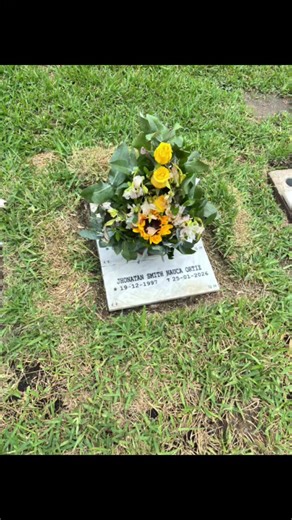 Todo lo dejo en la manos de dios jhonatan dejar a la gente chismosa que ablen lo que quieras a las finales nosotros sabemos como hemos vivido y me quedo con los lindos recuerdos y nd más y dejar que la loc* de tu mujer diga lo que se le de la gana yo quiero que descanses tranquilo gano más quedándome callada que aser caso a una loc* que no tiene vida propia ❤️😘 besitos para ti cuida siempre a tus hijos jhonatan nunca los dejes solos 🕊️♥️💕