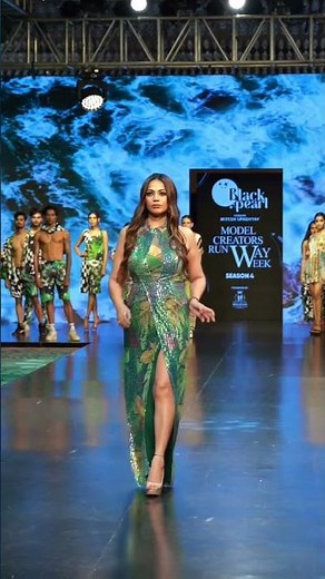 Best runway walls of all 🕰️ ramp walk poses for female👌🏻#shorts #models