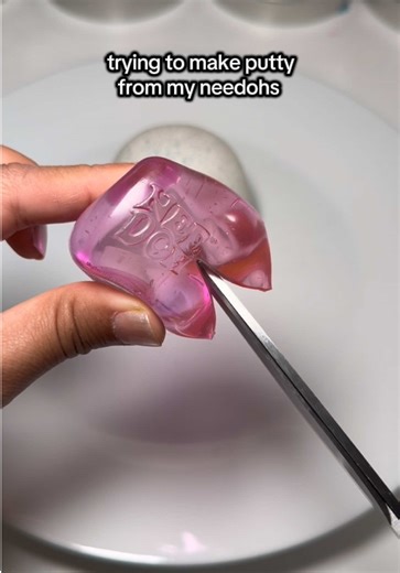 making putty with my mini nice cube & snowball crunch 👩🏻‍🍳 #needoh #putty