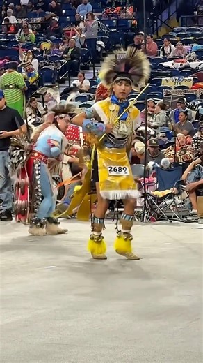 Men’s crow dancer🪶✨ #indigenous #powwow #traditional #dance #culture #nativeamerican #festival #fpy