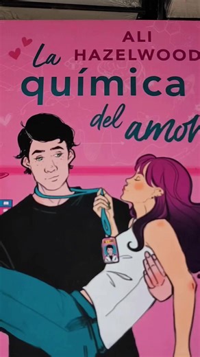 💘📚 El romance de ciencia que conquistó BookTok. La saga de La química del amor ya está disponible en Librería Kronos. #AliHazelwood #LaQuimicaDelAmor #RomanceBooks #BookTokLatam #LibrosRománticos