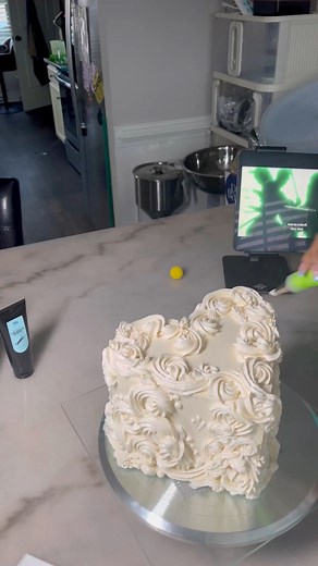 Part one of my epic cake fail explained! 🥲 part 2 posting tmrw! | Bitsycakes