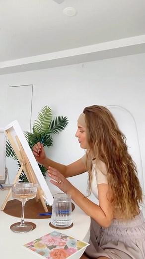 Sarah Betts on Instagram: "who would you do this with? paint & sips are the new clubbing 🥂🎨👩‍🎨 #paintandsip #thingstodo #dayinthelife"