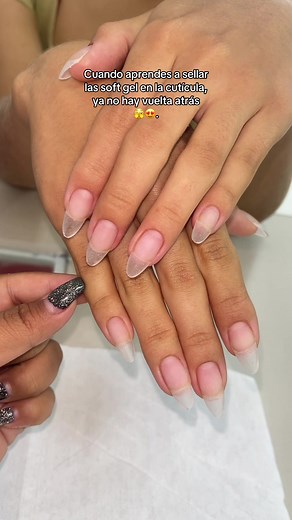 Cómo sellar la cutícula en uñas Soft Gel paso a paso
