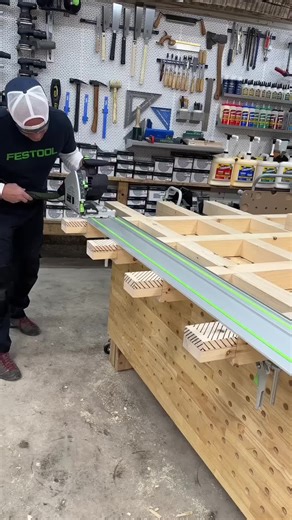 Building a Timber Frame Bed with Expert Joinery Techniques