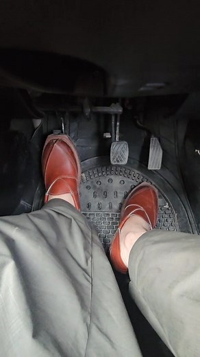 "How to Lift the Footrest in a Manual Car – Beginner Tip!" #malikdrivingschool #newlearners #drivingtips #manualcar #drivingclass #safedriving #manualdriving #drivinglesson #carlearning | Malik Driving school