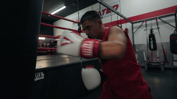 Watch TITLE Boxing Titanic Flex-Strike Heavy Bag on Amazon Live