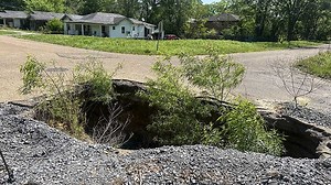 Repairs to begin on sinkhole dubbed 'Hell Hole,' mayor says