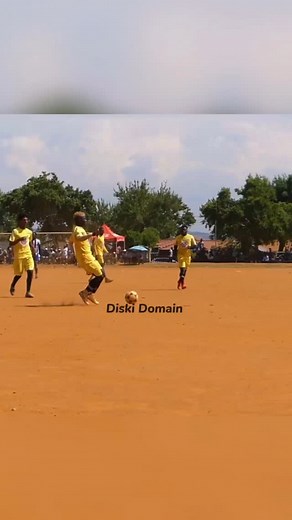 Diski Domain ⚽ Kasi Football 🇿🇦 on Instagram: "Ma se Kind Kombo 🥵 Jonosky and Messi brought the house down in Chiawelo 🔥 Dankie ouens 🫡 #kasifootball #africa #soccer"