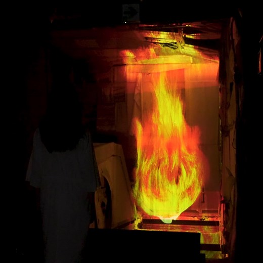 チームラボと殿堂入りサウナ「らかんの湯」がコラボレーションした常設展「チームラボ 廃墟と遺跡：淋汗茶の湯」が、九州・御船山楽園で開催中。 12月7日(日)まで、御船山楽園ホテルのランプの作品が秋の景色に。 園内では紅葉まつりも開催。 teamLab and Award-Winning Rakan Bath Collaborate on Permanent Exhibition, teamLab Ruins and Heritage: Rinkan Spa & Tea Ceremony, at Mifuneyama Rakuen in Kyushu. Artwork of Lamps to be Featuring Autumn Colors Until December 7th. The Mifuneyama Rakuen Autumn Leaves Festival is also being held. ・ “teamLab Ruins and Heritage: Rinkan Spa & Tea Ceremony” https://www.teamlab.art/e/mifune