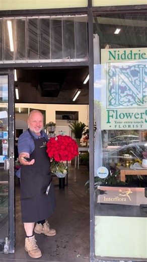 Interflora Australia on Instagram: "Tell us we’re wrong? #flowers #valentinesday"