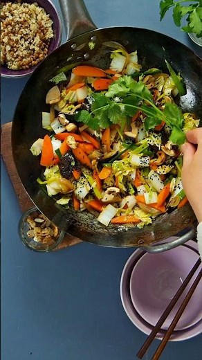 Chinese cabbage and shiitake mushroom stir-fry with lentil and quinoa | Reformhaus® #livehealthie...