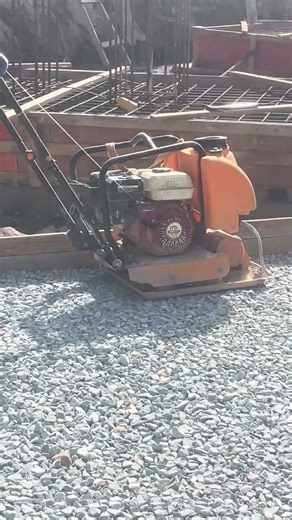 The ways of compacting crashed stone #construction#civilengineering#building