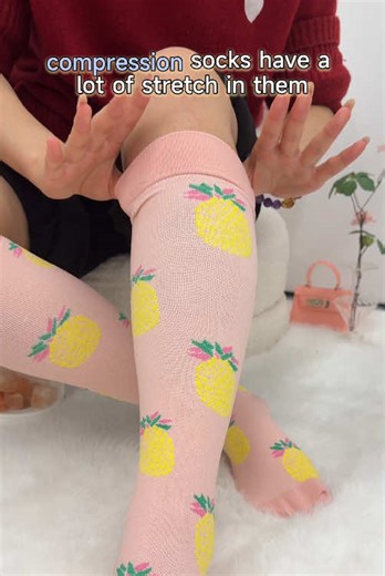 Do you know the PROPER way to wear COMPRESSION SOCKS??🧐🧦#compressionsocks #isunie #feetcare #tiktokshopholidayhaul #fyp