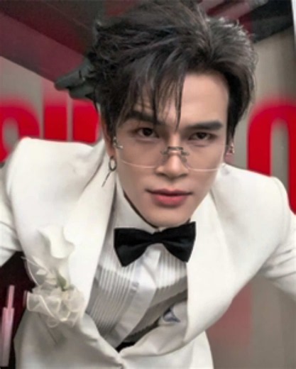 Suit on 🤵🏻 #ThunDer #upsidedown #trending