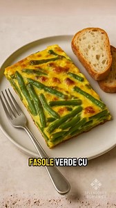 Fasole verde cu omletă la cuptor Ingrediente: -700 g fasole verde -unt -3 ouă -1 lingură de făină -3 linguri de lapte sau smântână -sare | Splendorile Romaniei