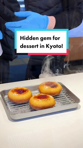 HIDDEN GEM for dessert in Kyoto! This place was tucked away inside the Arashiyama tram station, and we’re so glad we stumbled upon it cause these creme brûlée donuts SLAPPED 😝 We ended up going back for more because one wasnt enough!! One of our favourite street snacks we had in Kyoto 😀 Save for you Kyoto food bucket list! #kyotofood #kyotofoodguide #kyoto #japanfood #arashiyama #cremebruleedonuts #cremebrulee