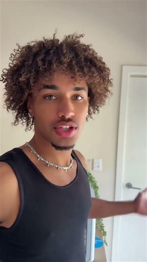 She so short😛💀 #shorts #short #Notej short