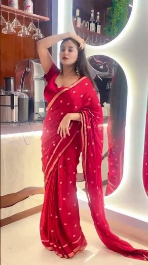 Beautiful and Cute Babe Looking Hot in Saaree