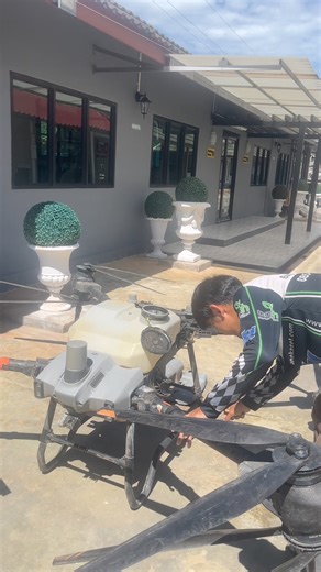 1.9K views · 25 reactions | T40 ลำนี้มาไกลต้องให้นายช่างใหญ่จัดการ...