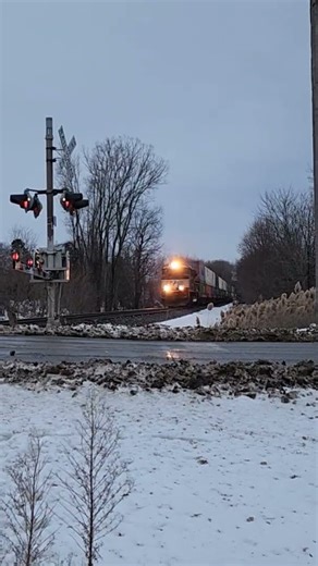 Morning NS Norfolk Southern Train 264 with SD70ACe leading through crossing!'121725 #railway