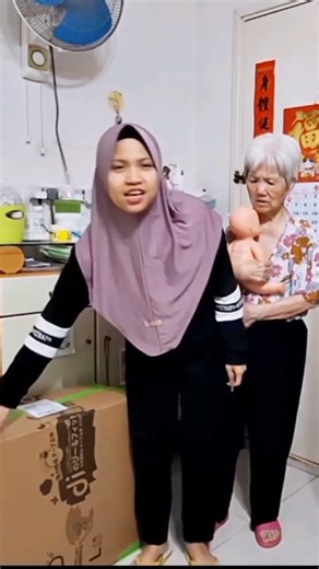 Ninine Kepo Dan Riweh Kalau Kedatangan Paket,Ngga Mau Ketinggalan🤣🤣