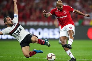 Internacional x Flamengo: onde assistir, horário e escalações