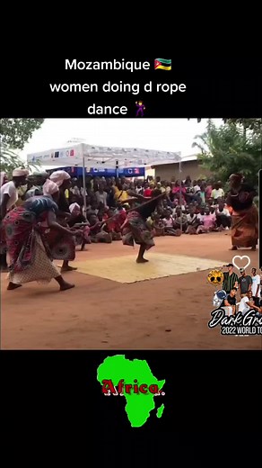 Mozambique 🇲🇿 women doing d traditional Rope Dance 💃.