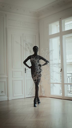Architectonics in motion #irisvanherpen #architectonics #hautecouture #pariscoutureweek #parisfashionweek | Iris van Herpen