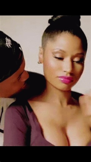 It’s js floating In the air.. #gif #trending #beyoncé #nickiminaj | love drought beyonce