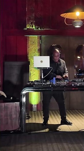 🔥 Royal Remix Ball au Christmas Ball Ambiance de FOLIE à Disneyland Paris