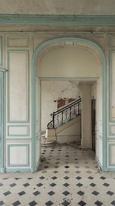 Salon F. It was November 2015 — my first real tour deep into the French countryside. This château was one of the first stops, and I still remember the silence inside that entrance hall. The soft turquoise panels, the pattern of the floor, the curve of the staircase — everything carried a quiet kind of dignity, even though decay had already begun. .. Back then, it still felt like a hidden treasure. No graffiti, no vandalism, only the slow, natural aging of something once built to impress. You cou