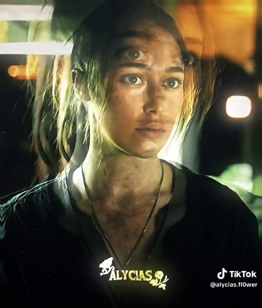 i dont need saving. #aliciaclark #ftwd #feartwd #twd #apocolypse #alyciadebnamcarey #alyciajasmin #adc #wlw #ae #fyp #lgbt #sapphic #alyciasflowers