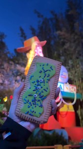 6.7K views · 23 reactions | The Clawwww! Lunch Box Tart is a new, limited-time treat at Woody’s Lunch Box ️! With a super mild lime flavor , it combines a sugar cookie-like crust  and marshmallow fondant, topped with colorful candy and sprinkles ✨. It’s only available for a short time, so don’t miss out on this fun, alien-inspired dessert!  | Streaming the Magic | Facebook