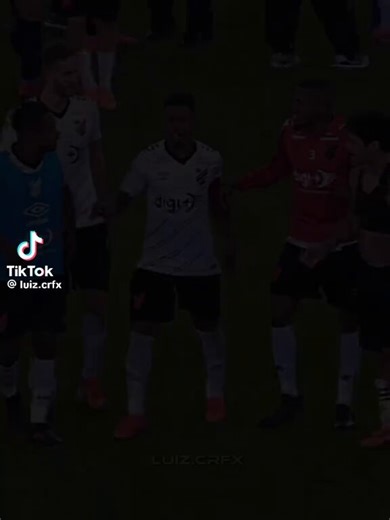 Léo Pereira fazendo o 👃, depois dando a assistência pro Gabigol, é cinema 😂