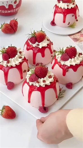 Remy's baking on Instagram: "Strawberry Cream Cake ★Ingredients: *Pandan cake* 50g corn oil 65g milk 60g cake flour 15g pandan powder 5 eggs 60g sugar *Strawberry Cream* 600g heavy cream 180g strawberry jam *Cake Filling* Strawberry jam Fresh strawberries *Cake Decoration* Strawberry jam, strawberries, blueberries 草莓奶油蛋糕 ★材料: *斑斓胚* 玉米油50g 牛奶65g 低筋面粉60g 斑斓粉15g 鸡蛋5个 砂糖60g *草莓奶油* 淡奶油600g 草莓果酱180g *蛋糕夹心* 草莓果酱 新鲜草莓 *蛋糕装饰* 草莓果酱、草莓、蓝莓 #strawberry #cake #chessecake #bread #baking #cream #chocolatecake #