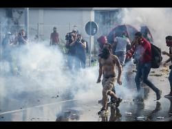 Hungarian police repel migrants at Serbian border