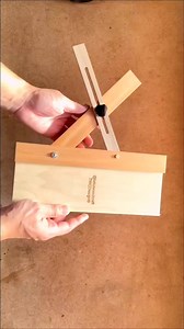 I came up with a circular saw guide that allows you to adjust the angle.🪚🪵 #DIYWoodworking #carpenterking #woodworkingproject #carpenter | Carpenter King