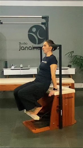 Sequência poderosa na Chair ativando o tríceps braquial de forma inteligente e funcional!