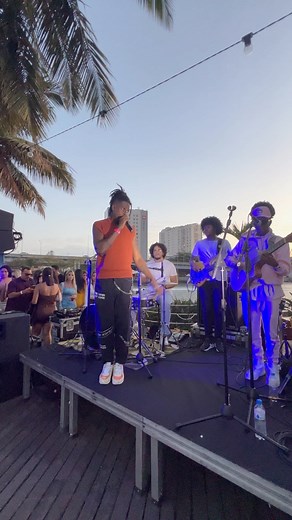 ANCHIETX | Escrevi um soul dentro da van. | Instagram