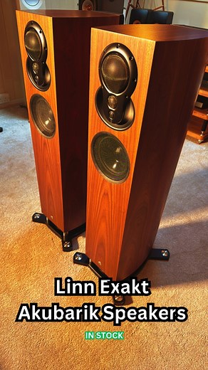 Linn Exakt Akubarik speakers combine integrated Aktiv technology developed for Akubarik series with Exakt technology putting the source in the speaker while each speaker's five channels are fed by a single digital input using the Exakt Link output from Akurate Exakt DSM. 🔥👌 https://shorturl.at/lVeJU | Audio Affair