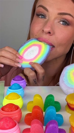 For all my cotton candy lovers 🌈👏 . . . . . . . #asmr #asmrsounds #hunnibeeasmr #satisfying #satisfyingvideo #eating #eatingasmr #trending #foryou #foryoupage #shorts #reels #viral #explorepage #hunnibee