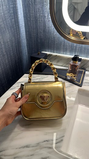 Leslie Golden on Instagram: "The girls get it 💅🏻"