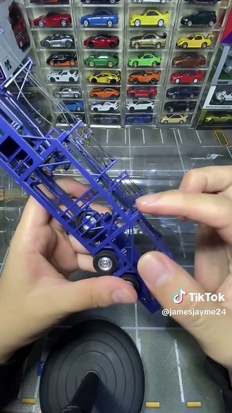 Mitsubishi Fuso Car Carrier Diecast Model Review